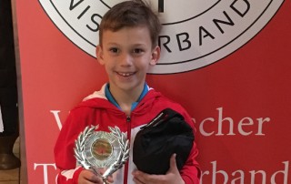 Noah bei der Siegerehrung des WTV Orange Cups 2017 in Ickern.